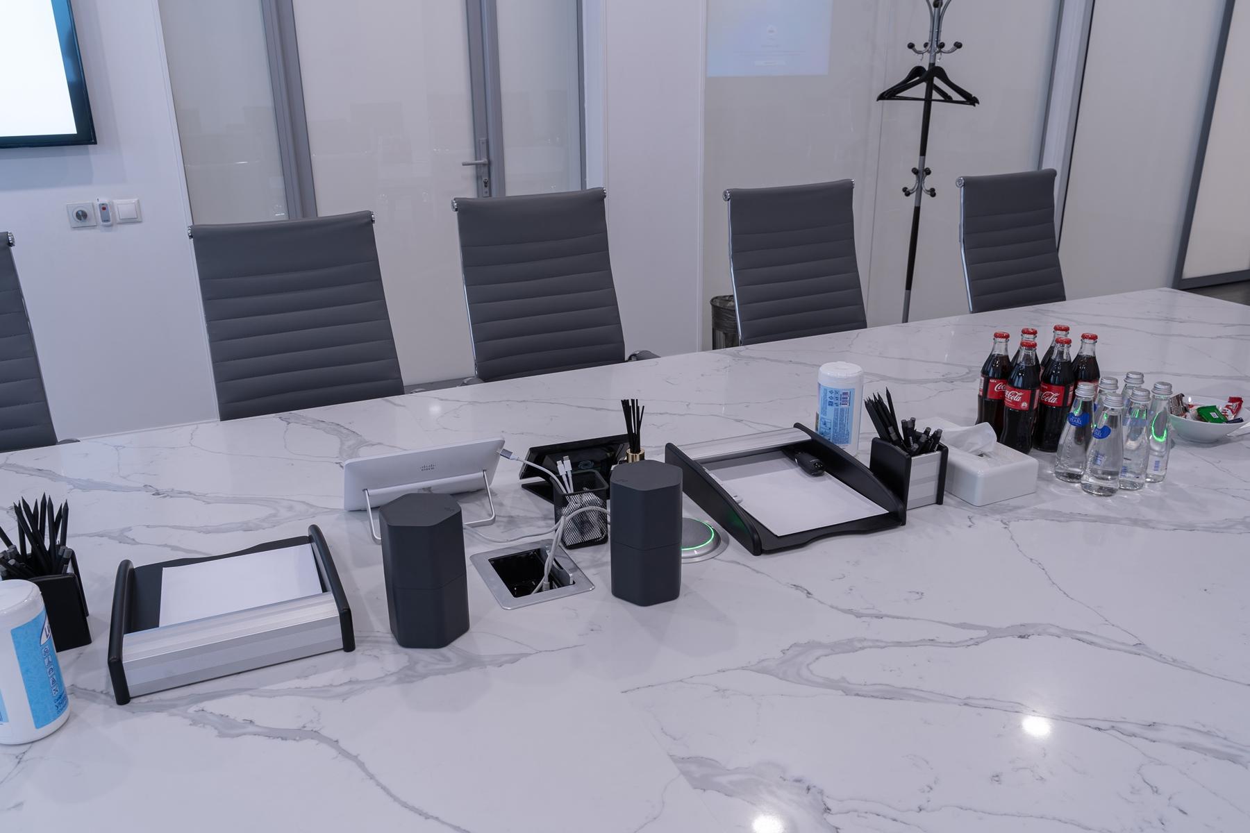 Переговорный стол из искусственного камня для Максима Телеком  