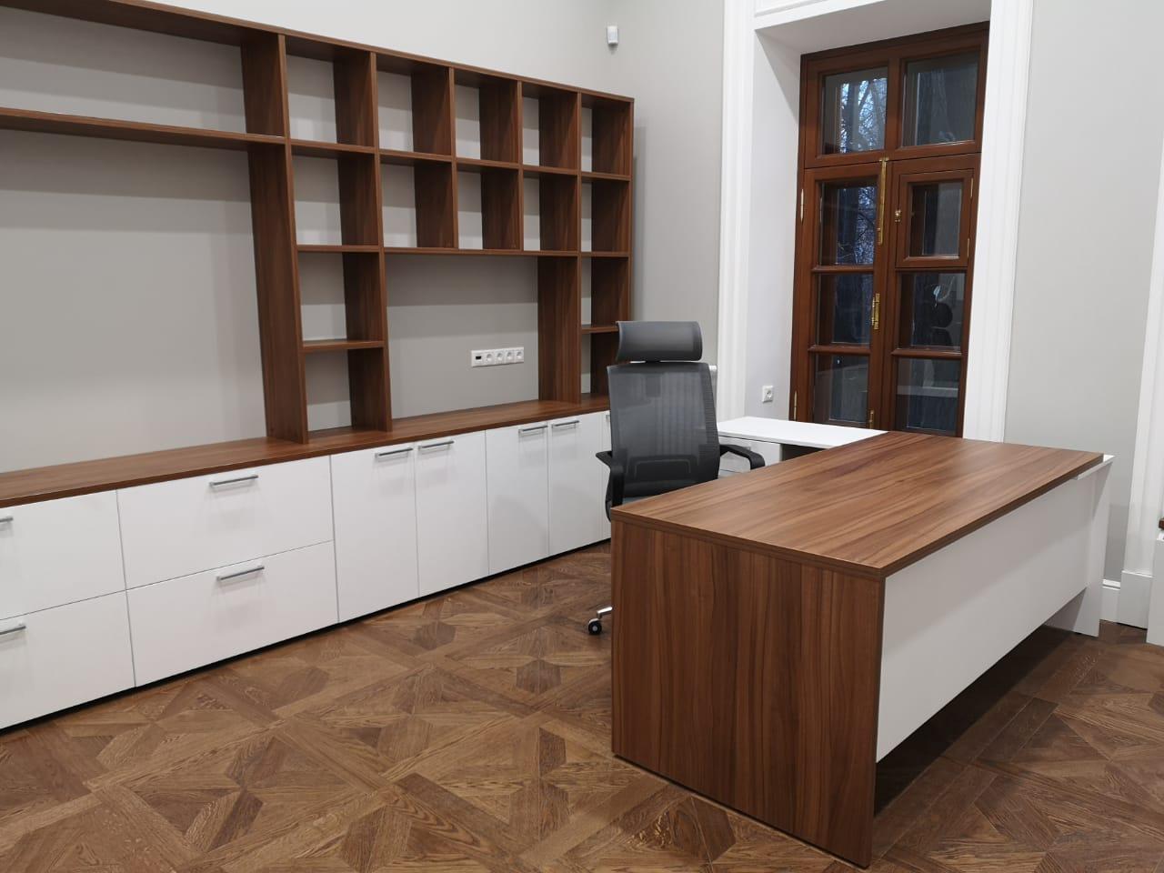 Офисная мебель на заказ в офис компании в Москве  